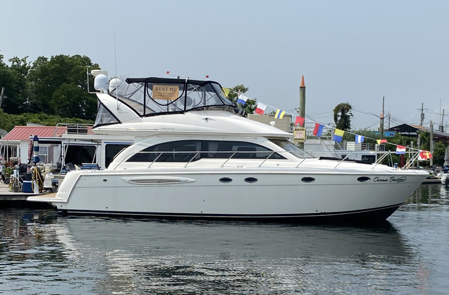 Ocean Breeze boutique motor yacht in New York Harbor