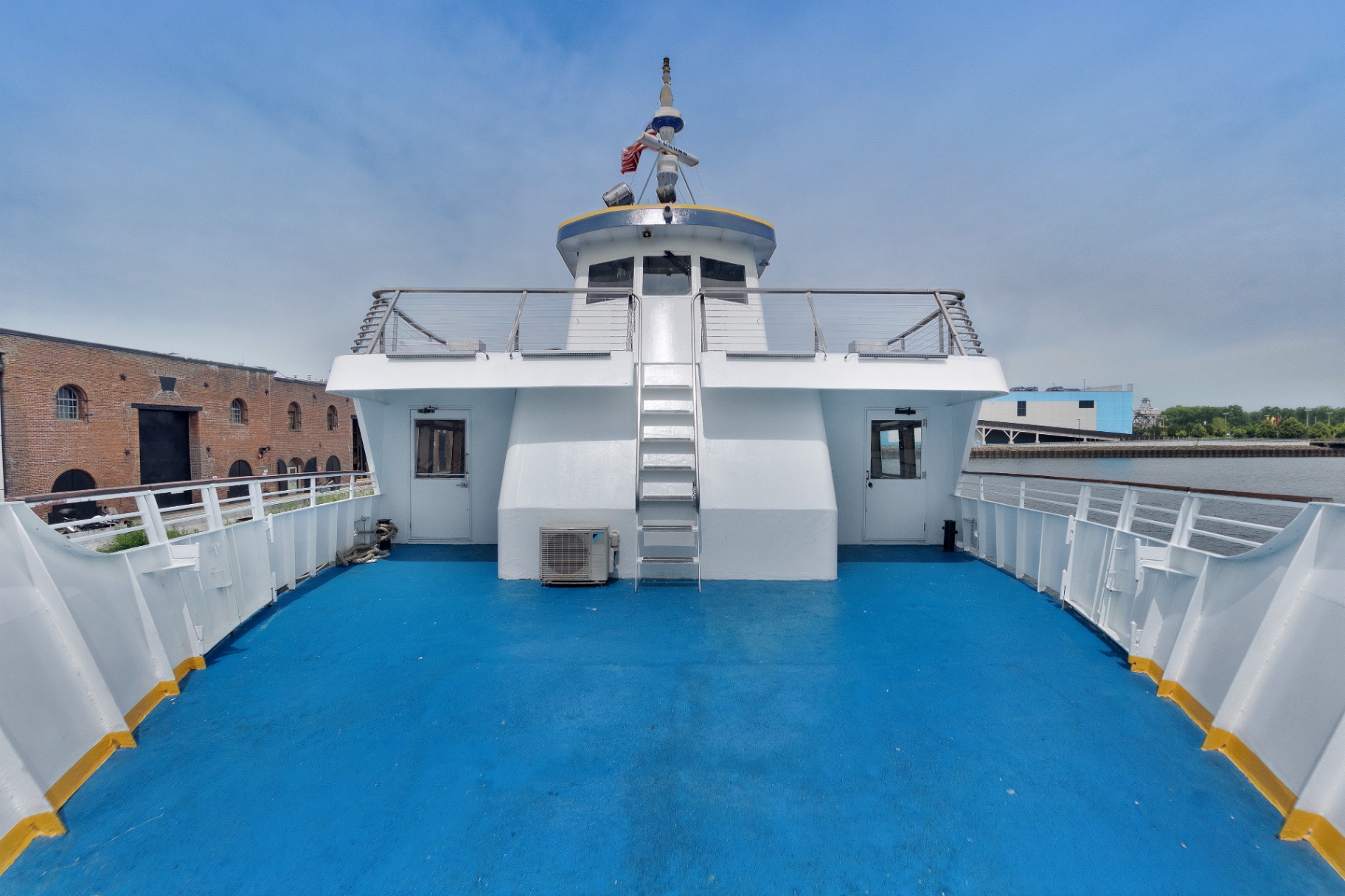 Star of the Hudson bow of the boat, upper deck